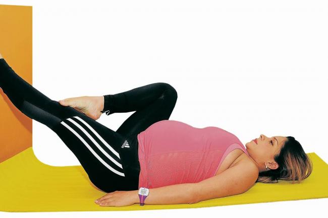 ejercicios para embarazadas acostadas
